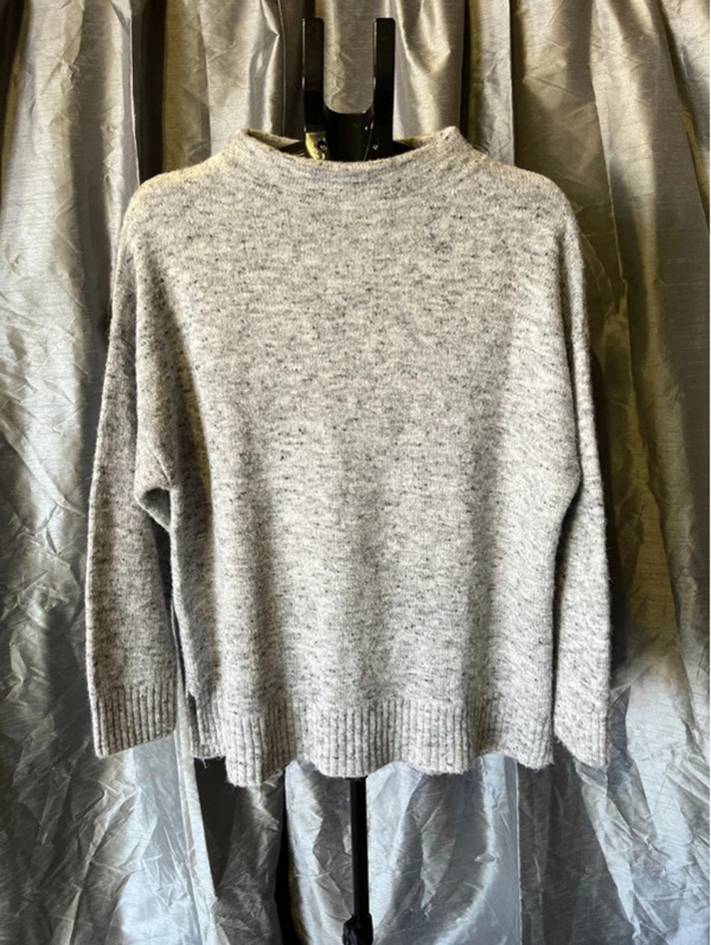 Well Worn Sz Lg Sweater